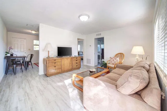 Residence photo 5