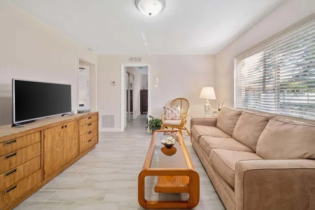 Residence photo 6