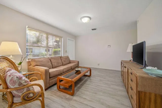 Residence photo 8