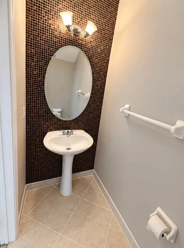 Unit Apt 107 photo 9