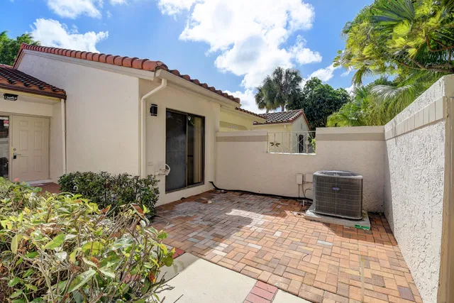 Residence photo 2
