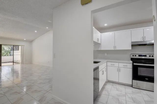 Residence photo 5