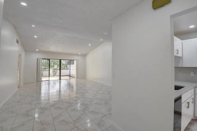 Residence photo 11