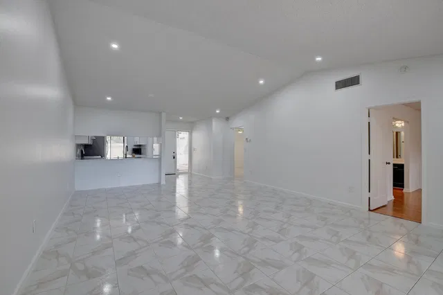 Residence photo 15