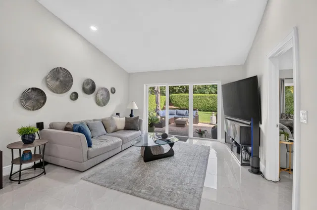 Residence photo 12