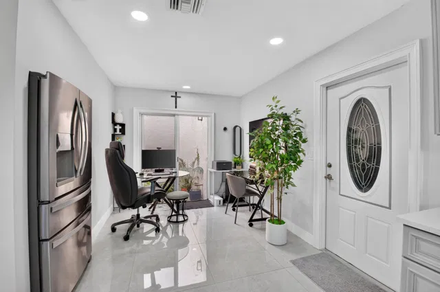 Residence photo 81