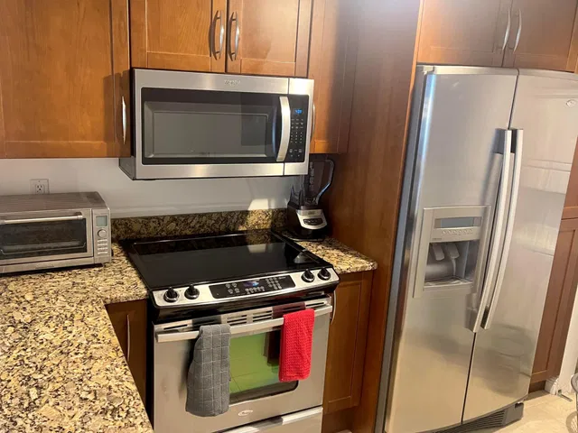  Unit 313s photo 6