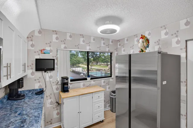 Unit 61 photo 19