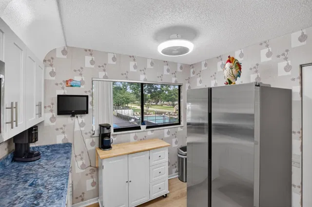 Unit 61 photo 20