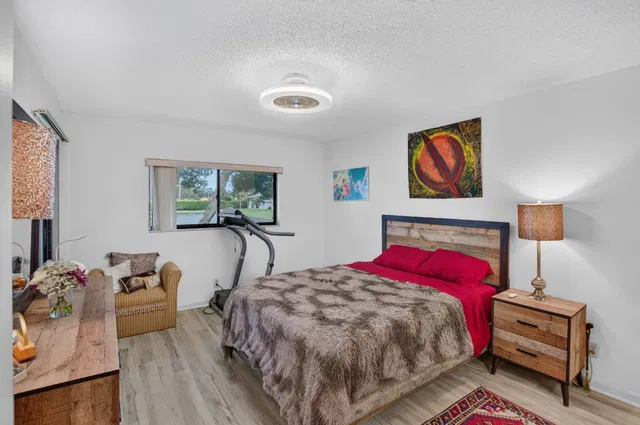 Unit 61 photo 23