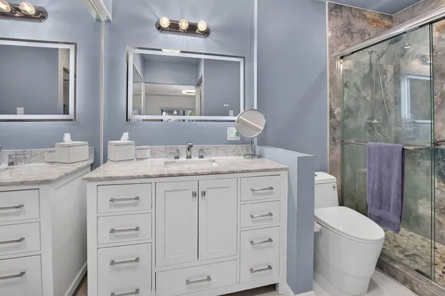Unit 61 photo 27