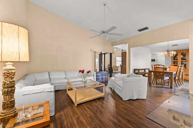 Residence photo 6