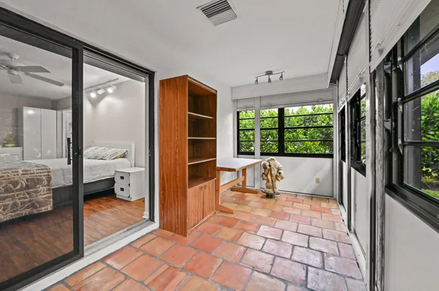 Residence photo 15