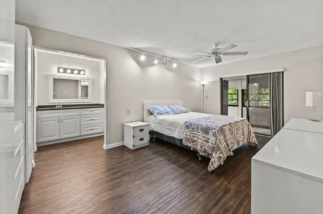 Residence photo 16