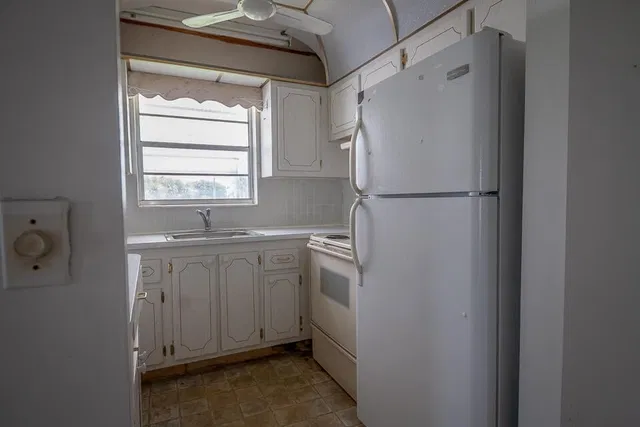 Unit 117 photo 8