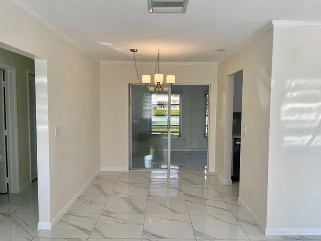 Residence photo 3