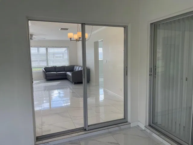 Residence photo 10