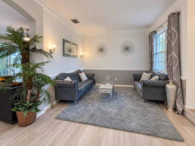 Residence photo 6
