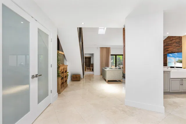Residence photo 6