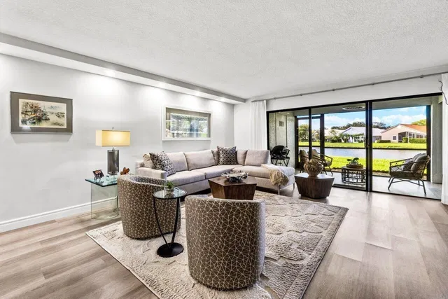 Eastpointe Country Club Residence photo 2