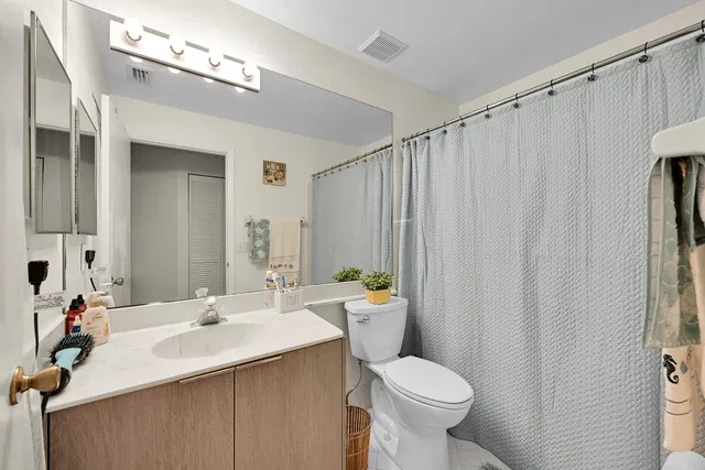 Unit H photo 20