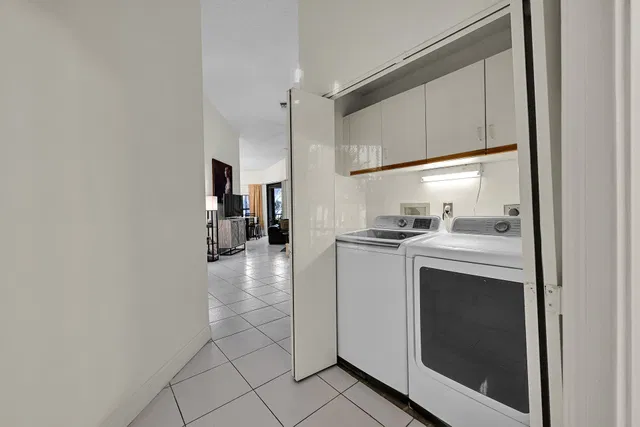 Unit H photo 21