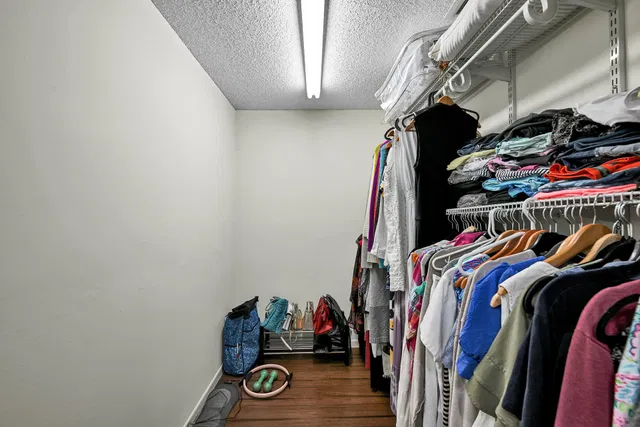 Unit H photo 24