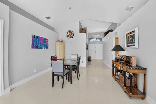 Residence photo 5
