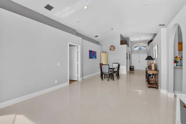 Residence photo 8