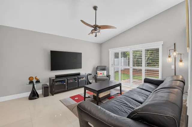 Residence photo 23