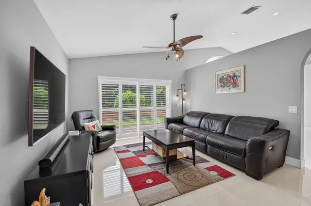 Residence photo 24