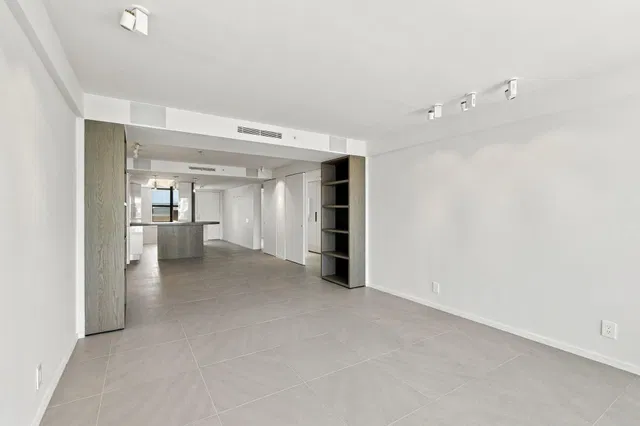 Unit 605 photo 6