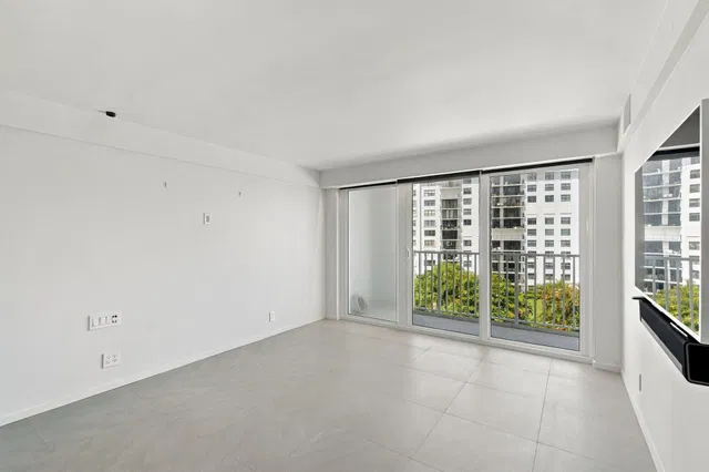 Unit 605 photo 14