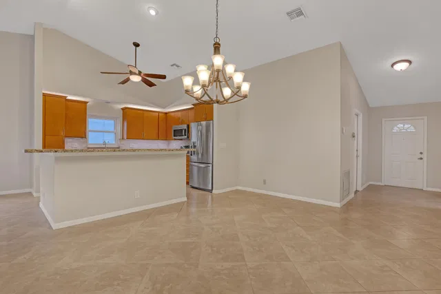  Residence photo 11