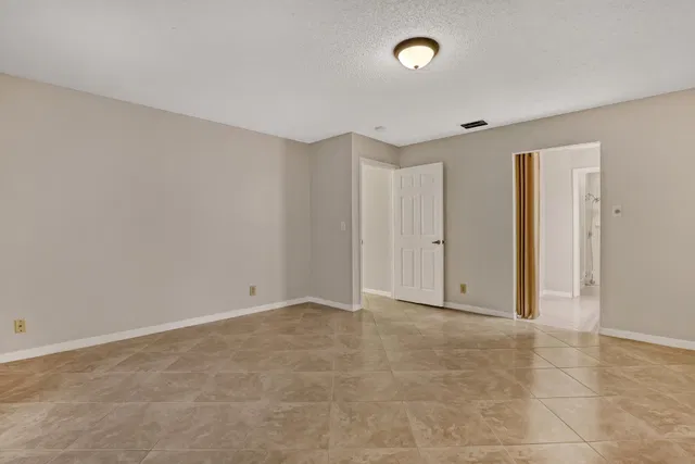  Residence photo 26
