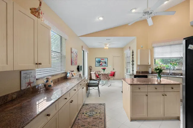 Residence photo 10