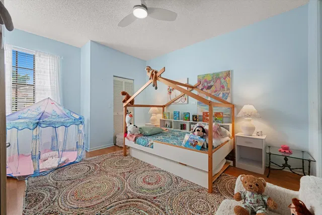 Residence photo 17