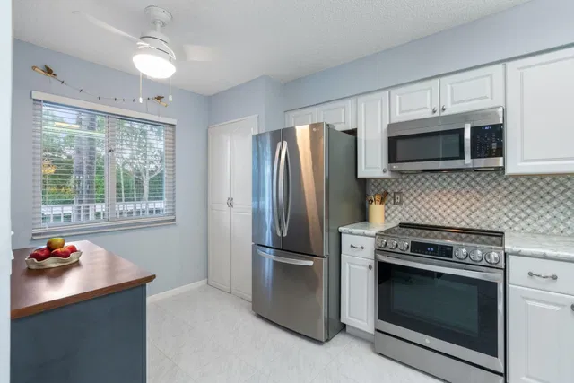 Unit 206 photo 3