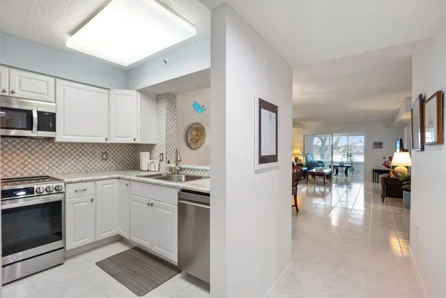 Unit 206 photo 5