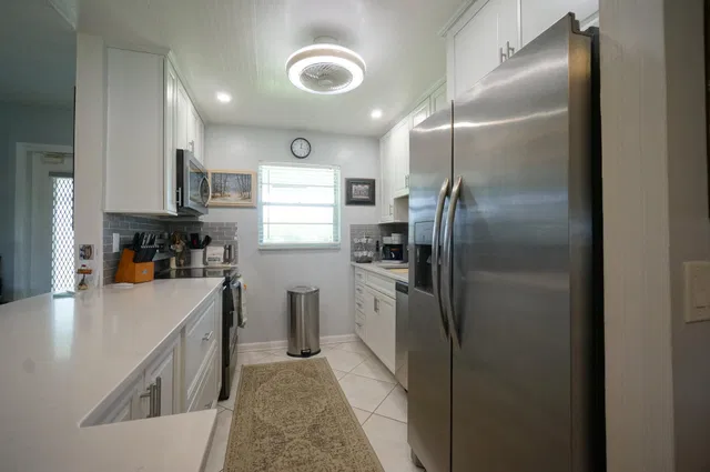 Unit 115 photo 5