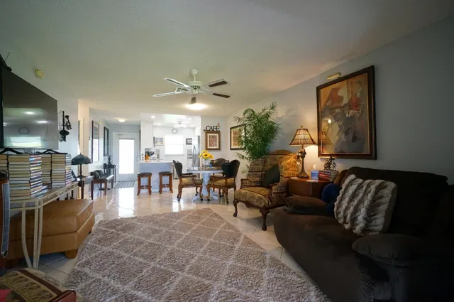 Unit 115 photo 9