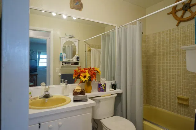 Unit 115 photo 12