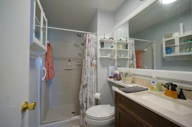 Unit 115 photo 14