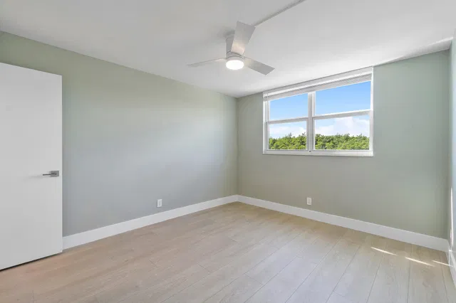 Residence photo 12