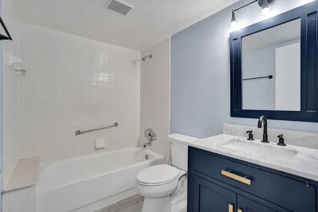 Unit H3 photo 16
