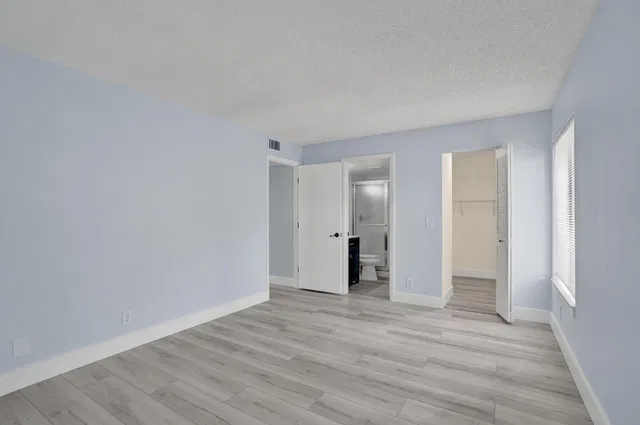 Unit H3 photo 18
