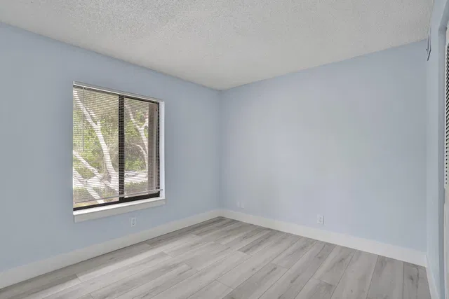 Unit H3 photo 21