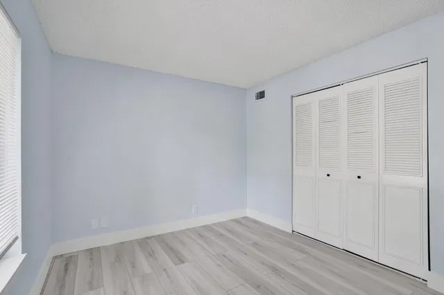 Unit H3 photo 22
