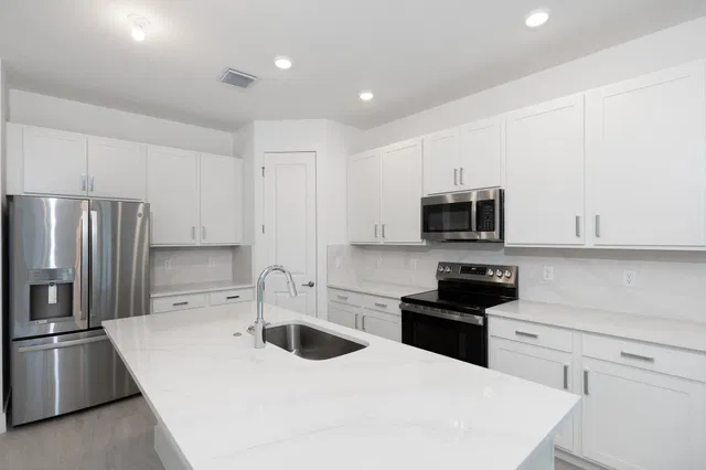 Residence photo 4