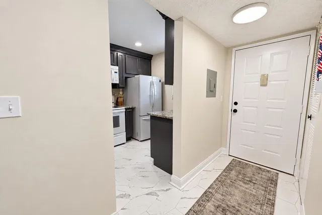Unit 103 photo 4